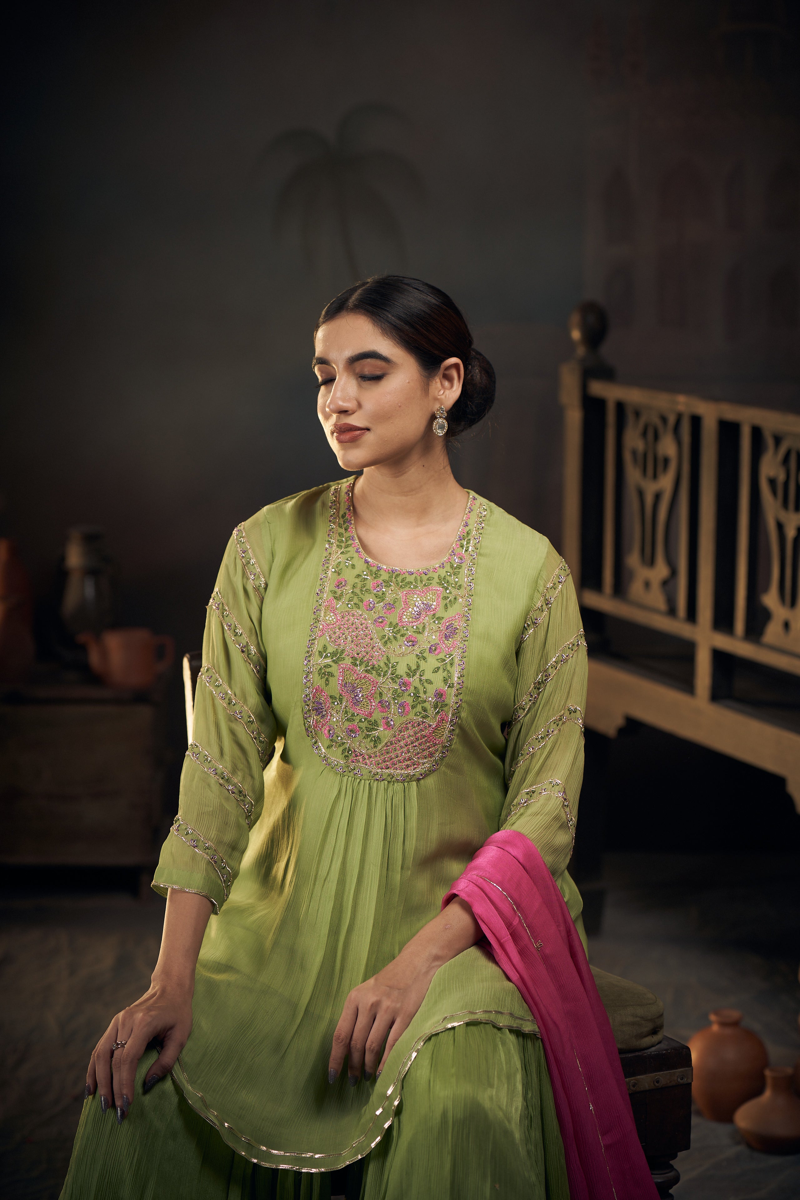 Sufiana Sharara sets
