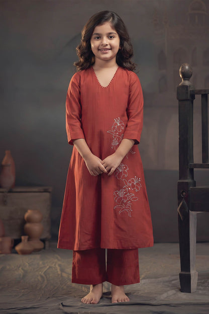 Buy Hirika &amp; Dhruti Red Chanderi Flower Pattern Kurta And Pant Set For Kids at Aza Fashions