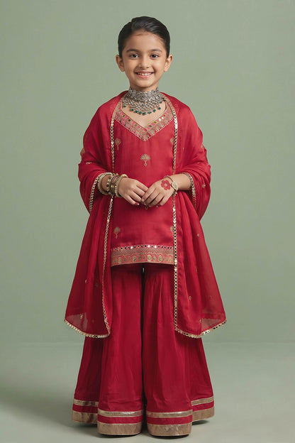Buy Hirika &amp; Dhruti Red Hand Embroidered Kurta Set With Dupatta For Kids at Aza Fashions